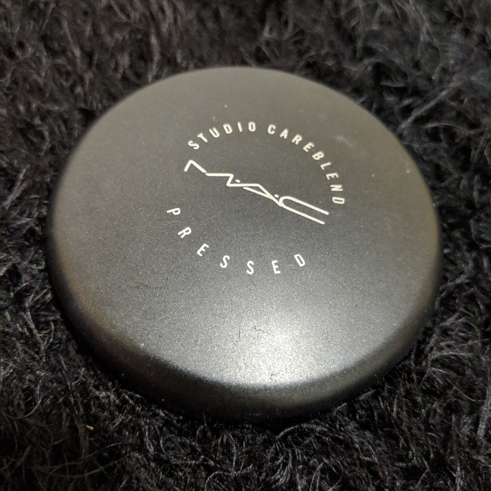MAC pressed powder